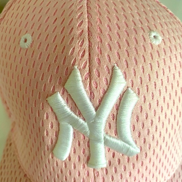 NY YANKEE  cap,.White stitching on pale pink cap.Good,occasionally used cond. - Picture 3 of 5